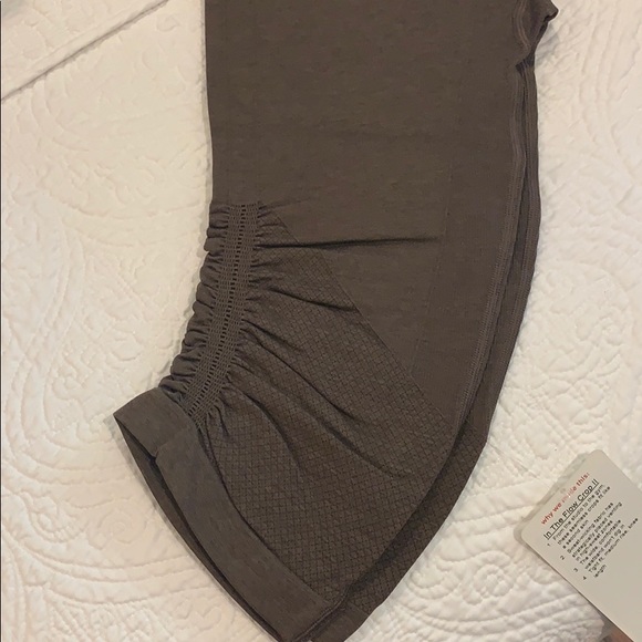 In the flow crop. New with tags incredible material they don’t make it anymore. - Picture 8 of 9